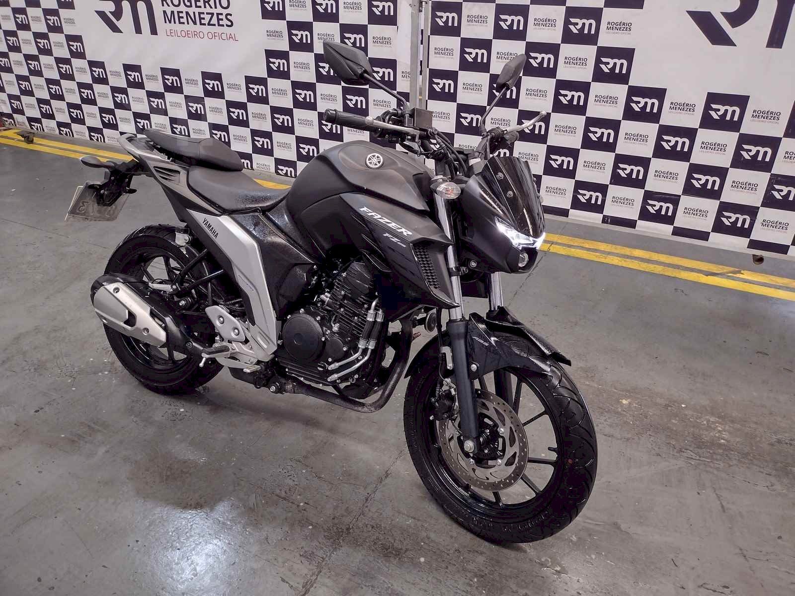 LOTE 27 YAMAHA FZ25 250