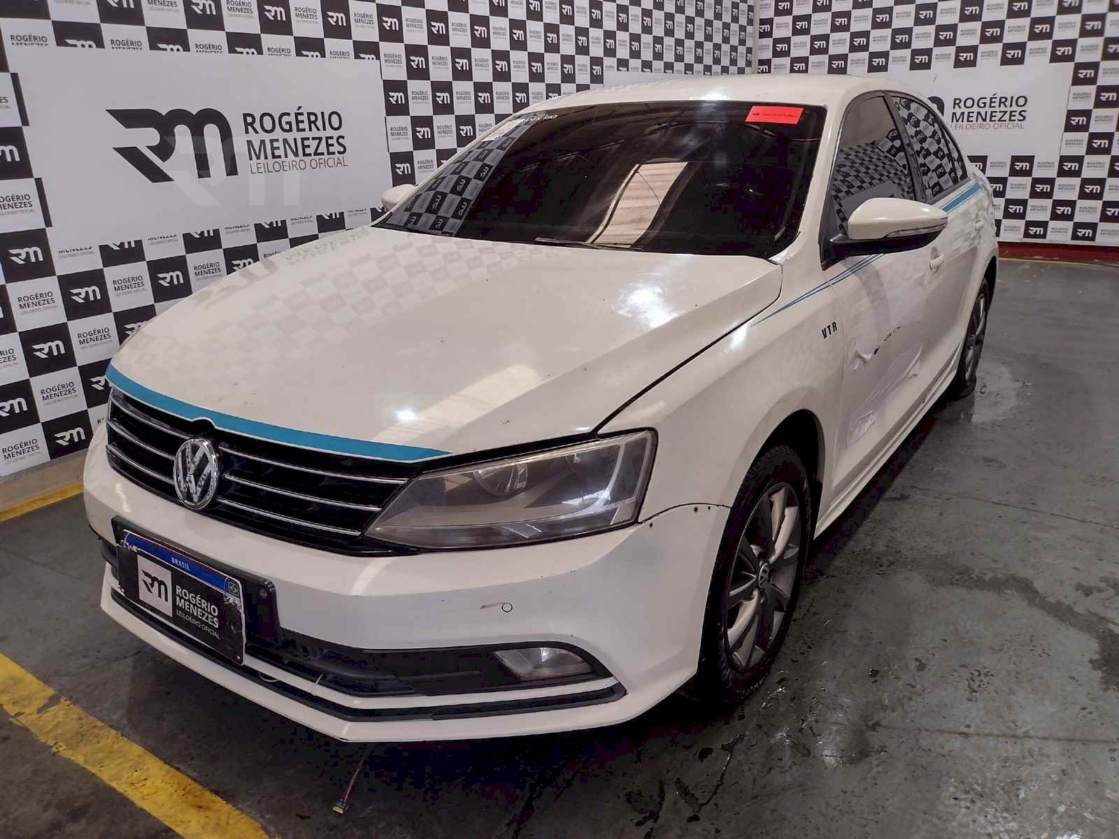 LOTE 39  VW - VOLKSWAGEN JETTA TL AC 2.0 2015/2015 GASOLINA/ALCOOL