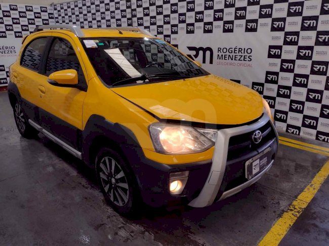 LOTE 09 TOYOTA ETIOS 1.3