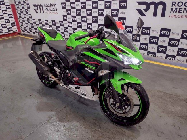 LOTE 06 KAWASAKI NINJA