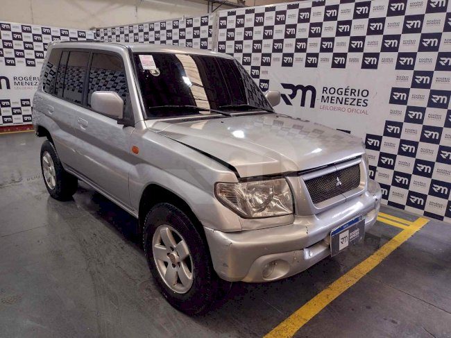 LOTE 17 MITSUBISHI PAJERO TR4